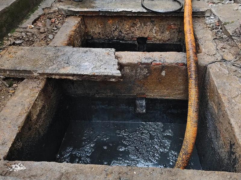 酒楼清理化粪池